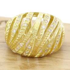 Anel  Trabalhado com 28 Diamantes, em Ouro Amarelo 18 Kilates