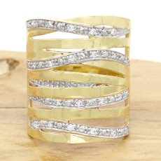 Anel  Trabalhado com 21 Diamantes, em Ouro Amarelo 18 Kilates