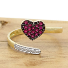 Anel Chuveiro Coração com 15 Rubis, em Ouro Amarelo 18 Kilates