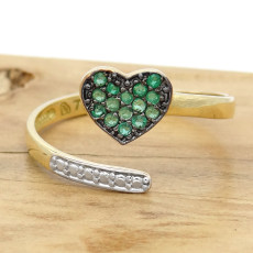 Anel Chuveiro Coração com 15 Esmeraldas, em Ouro Amarelo 18 Kilates