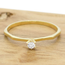 Anel Solitário com Diamante de 5 Pontos, em Ouro Amarelo 18 Kilates