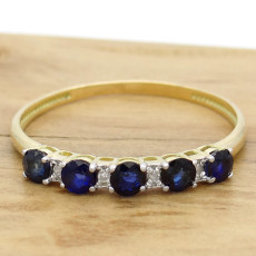 Meia Aliança com 5 Safiras e 4 Diamantes, em Ouro Amarelo 18 Kilates