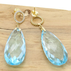 Par de Brincos com Sky Blue e 46 Diamantes, em Ouro Amarelo 18 Kilates