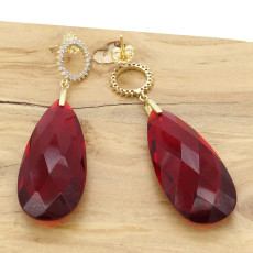 Par de Brincos com Quartzo Rubi e 46 Diamantes, em Ouro Amarelo 18 Kilates