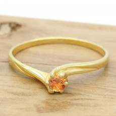 Anel Solitário com Safira Laranja Natural de 15 Pontos, em Ouro Amarelo 18 Kilates