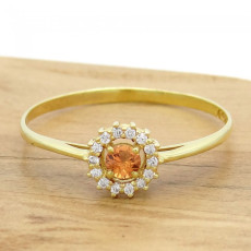 Anel com Safira Laranja Natural de 15 pontos e 14 Diamantes, em Ouro Amarelo 18 Kilates