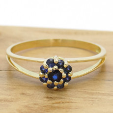 Anel  Chuveiro com 9 Safiras Totalizando 35 Cts, em Ouro Amarelo 18 Kilates