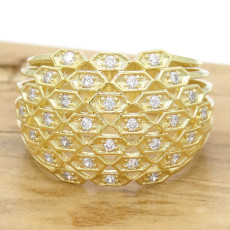 Anel  Trabalhado com 30 Diamantes, em Ouro Amarelo 18 Kilates