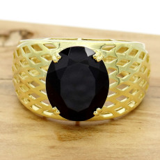Anel Trabalhado com Ônix Oval, em Ouro Amarelo 18 Kilates