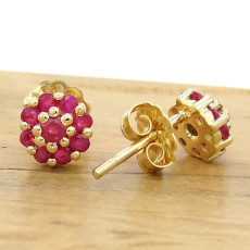 Par de Brincos Chuveiro com 18 Rubis Totalizando 56 Pontos, em Ouro Amarelo 18 Kilates