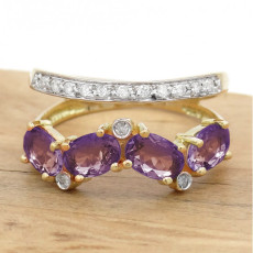 Meia Aliança com 4 Ametistas e 14 Diamantes, em Ouro Amarelo 18 Kilates