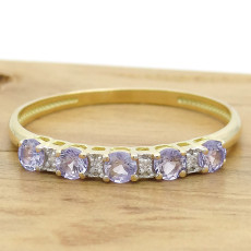 Meia Aliança com 5 Tanzanitas Naturais e 4 Diamantes, em Ouro Amarelo 18 Kilates