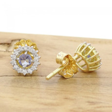 Par de Brincos com 2 Tanzanitas Naturais de 15 pontos e 28 Diamantes, em Ouro Amarelo 18 Kilates