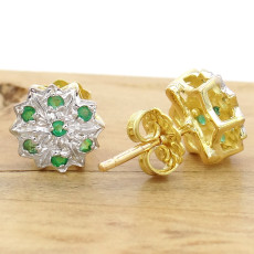 Par de Brincos Chuveiro com 14 Esmeraldas, Folheado a Ouro 18 Kilates, em Prata 925