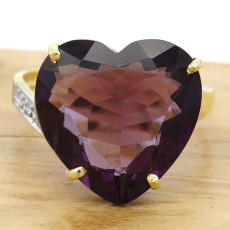 Anel Coração de Ametista e 3 Diamantes, em Ouro Amarelo 18 Kilates