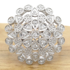 Anel Trabalhado com 33 Diamantes, em Ouro Branco 18 Kilates