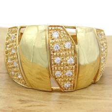 Anel com 24 Diamantes, em Ouro Amarelo 18 Kilates