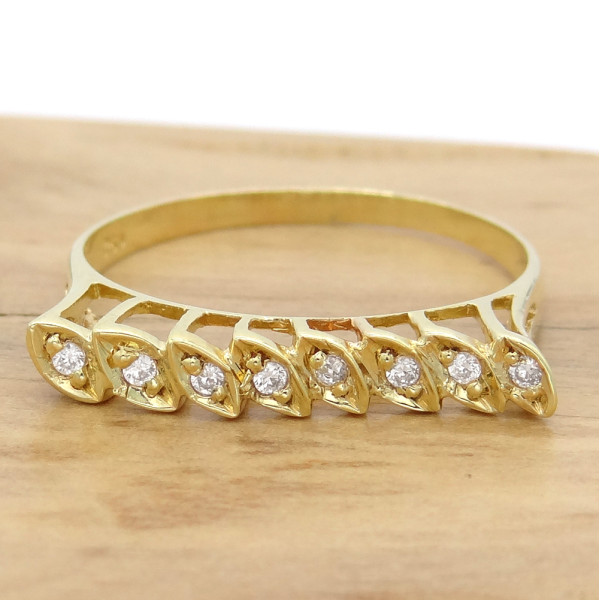 Meia Aliança com 8 Diamantes, em Ouro Amarelo 18 Kilates