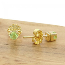 Par de Brincos Solitário com 2 Peridotos Naturais de 10 Pontos, em Ouro Amarelo 18 Kilates