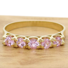 Meia Aliança com 5 Safiras Rosas Naturais Totalizando 60 Pontos, em Ouro Amarelo 18 Kilates