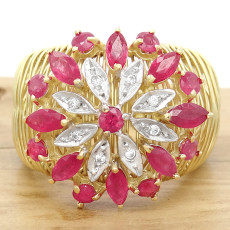 Anel Aramado com 17 Rubis Totalizando 2,8 Cts e 8 Diamantes, em Ouro Amarelo 18 Kilates