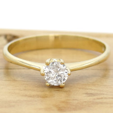 Anel Solitário com Diamante de 25 Pontos, em Ouro Amarelo 18 Kilates