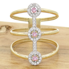 Anel  Aro Triplo com 3 Safiras Rosas Naturais e 36 Diamantes, em Ouro Amarelo 18 Kilates