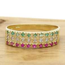 Meia Aliança Tripla com 10 Esmeraldas, 10 Diamantes e 10 Rubis, em Ouro Amarelo 18 Kilates