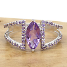 Anel com Ametista Navete, em Prata 925