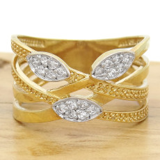 Anel Floral com 18 Diamante, em Ouro Amarelo 18 Kilates