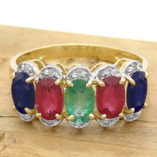 Meia Aliança com Esmeralda, 2 Rubis, 2 Safiras e 10 Diamantes, em Ouro Amarelo 18 Kilates