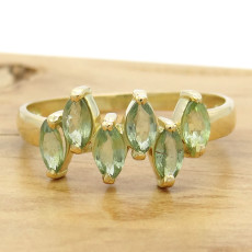 Meia Aliança com 6 Safiras Verdes Totalizando 1.2 Cts, em Ouro Amarelo 18 Kilates