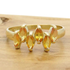 Meia Aliança com 6 Safiras Amarelas Totalizando 1.2 Cts, em Ouro Amarelo 18 Kilates