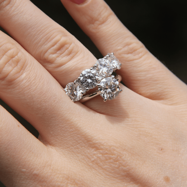 Anel Meia Aliança Aparador Moissanite 7mm - 1,2ct