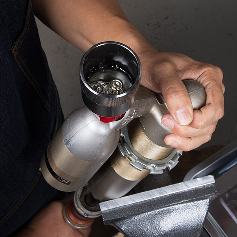 Copo de Purga DRC para Amortecedor Traseiro Modelo KYB - Yamaha YZ125/250 00/18 YZF250 01/19 YZF426/450 00/18 WRF250/450 03/18 Kawasaki KX80/85 89/13 KX125/250 00/08 KXF250 04/05 KXF450 06/14 KLX450 07/16 Suzuki RM250 01/02 RMZ250 04/06 16/18 Husqvarna