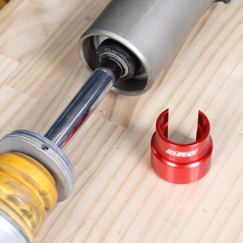 Ferramenta Especial DRC para Desmontar o Amortecedor Traseiro sem Danificar o Retentor