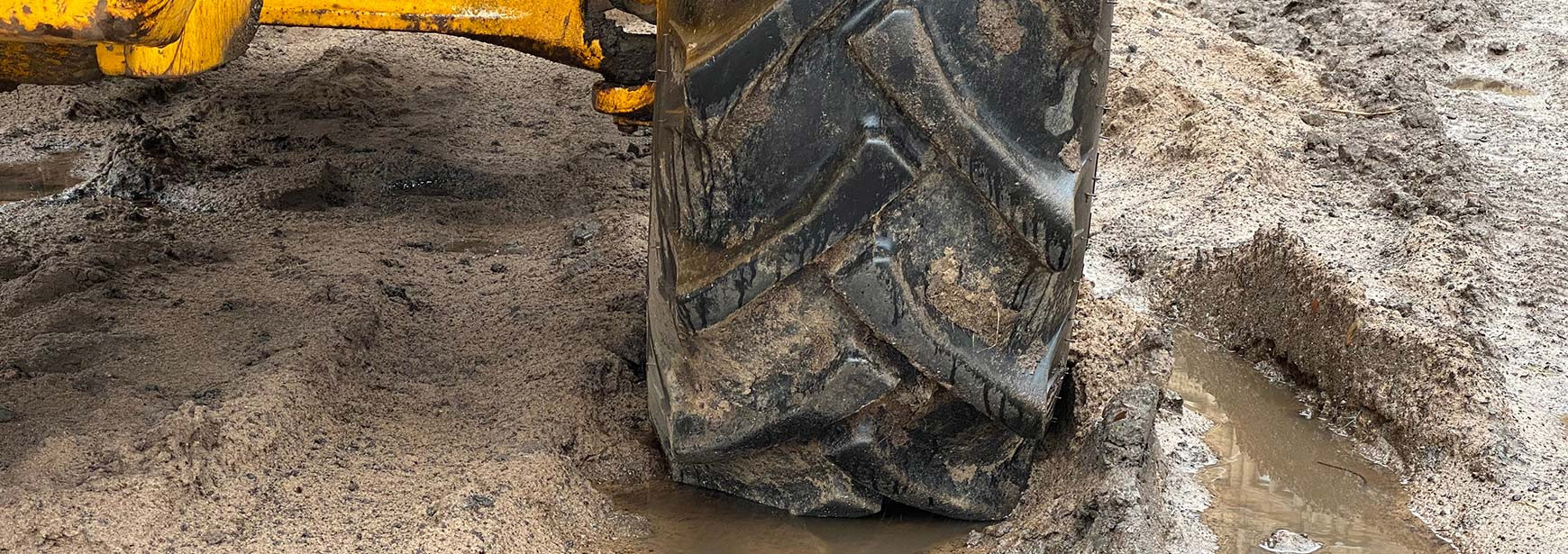 Máquinas e chuva: Como preservar seus equipamentos em períodos chuvosos