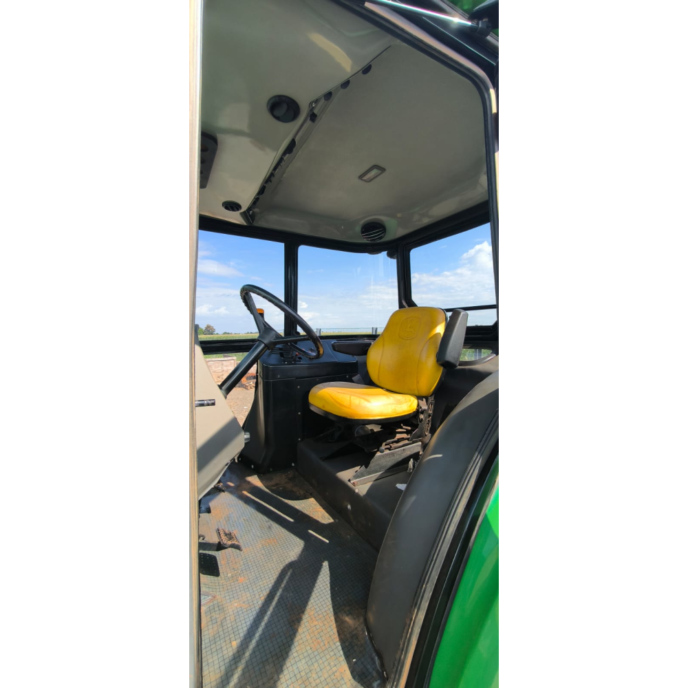 Trator John Deere 6125E 2009