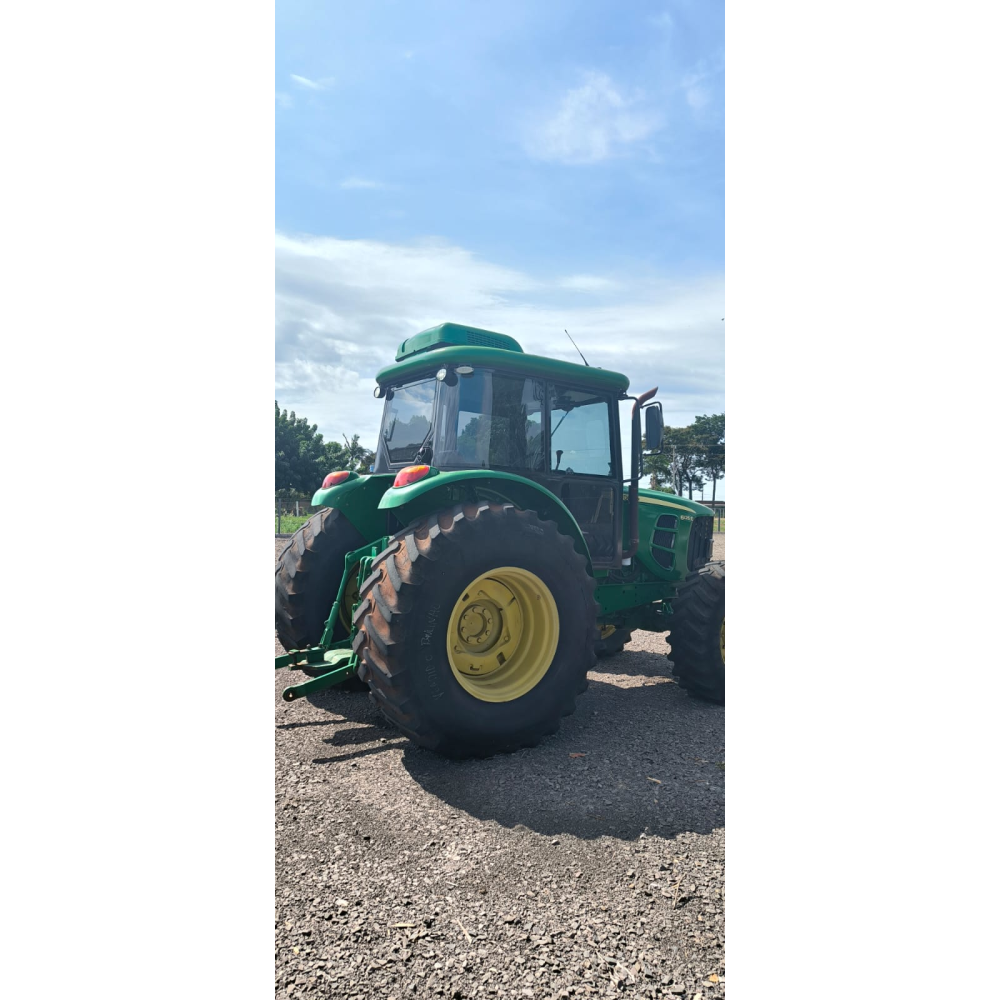 Trator John Deere 6125E 2009