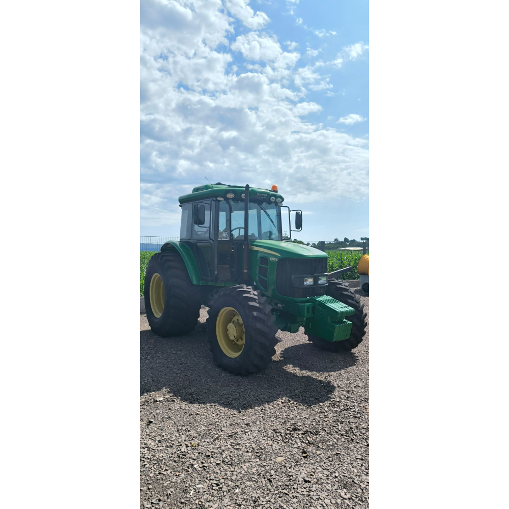 Trator John Deere 6125E 2009