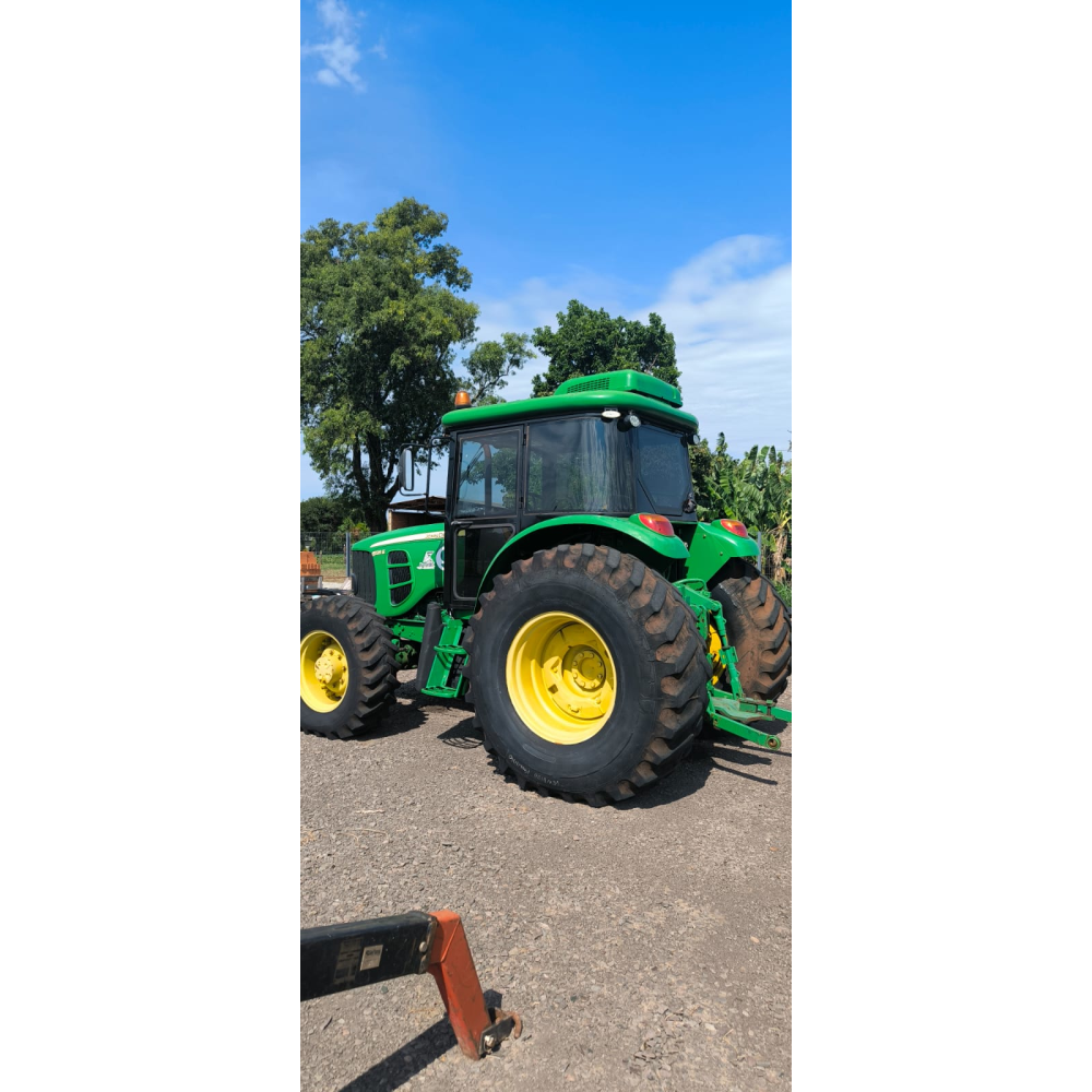 Trator John Deere 6125E 2009