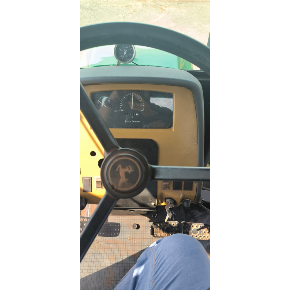 Trator John Deere 6125E 2009