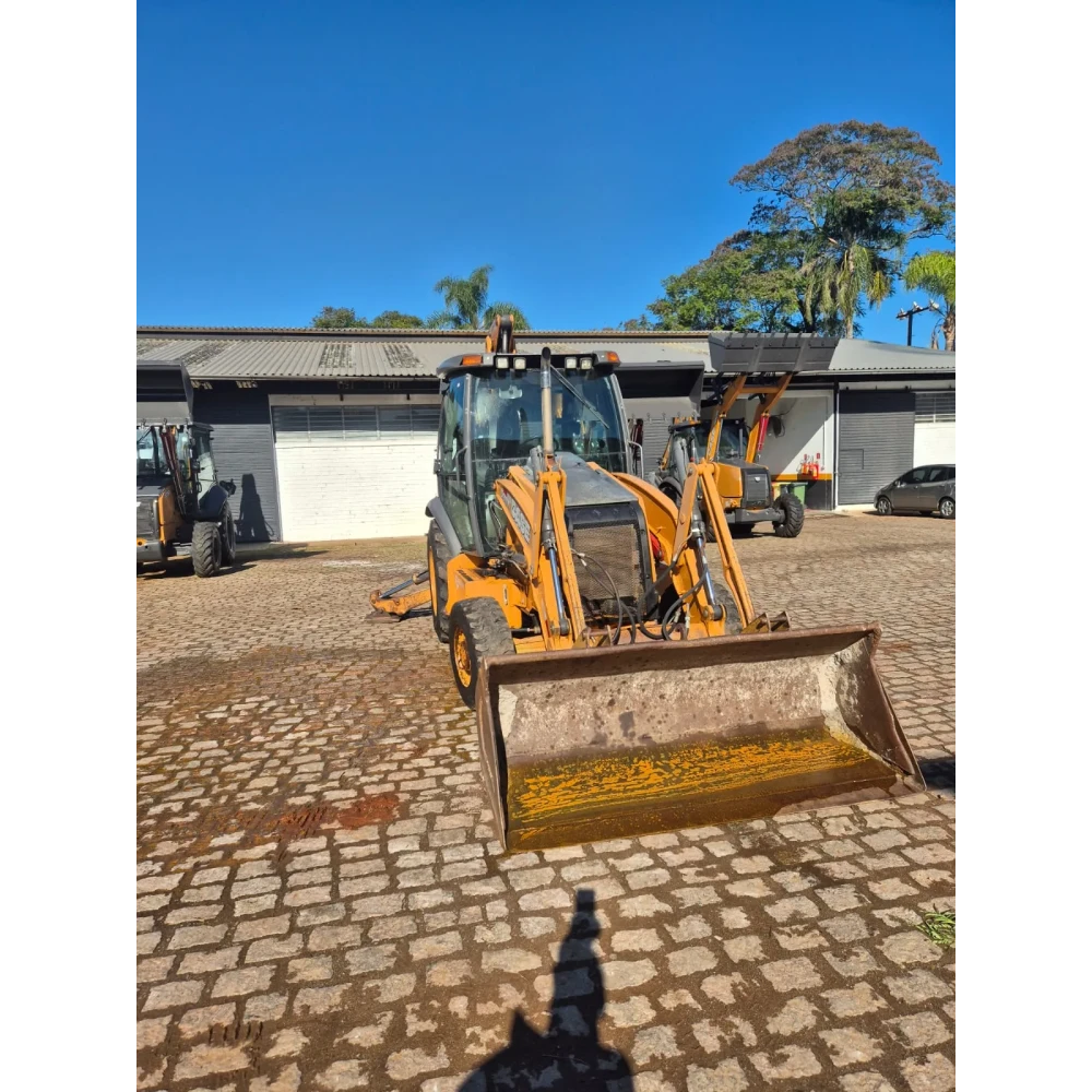 Retroescavadeira 580N Ano 2013