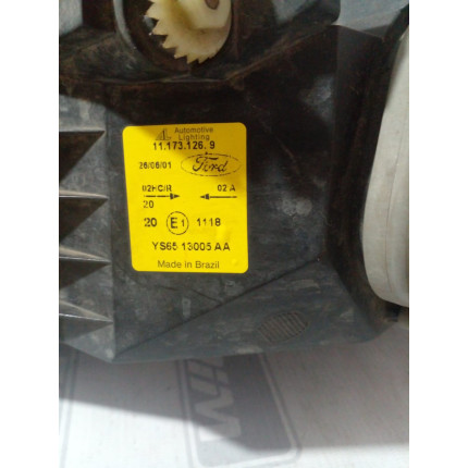 Farol Direito Ford Fiesta-Courier Lente de Vidro Fo-11 Ano 2000 2001 2002 2003 2004 2005 a 2010 - Usado