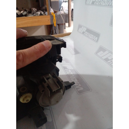 Farol Direito Ford Fiesta-Courier Lente de Vidro Fo-11 Ano 2000 2001 2002 2003 2004 2005 a 2010 - Usado