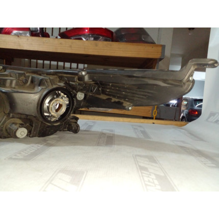 Farol Direito Toyota Yaris com Led T-36 Ano 2018 2019 2020 - Usado