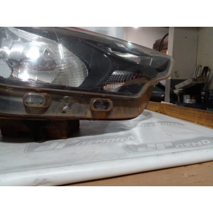 Farol Direito Fiat Strada sem Led Fi-49 Ano 2020 2021 2022 2023 - Usado