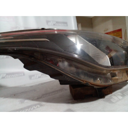 Farol Direito Fiat Strada sem Led Fi-49 Ano 2020 2021 2022 2023 - Usado