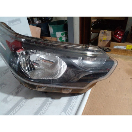 Farol Direito Fiat Strada sem Led Fi-49 Ano 2020 2021 2022 2023 - Usado