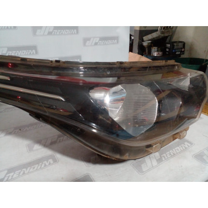 Farol Direito Fiat Strada sem Led Fi-49 Ano 2020 2021 2022 2023 - Usado